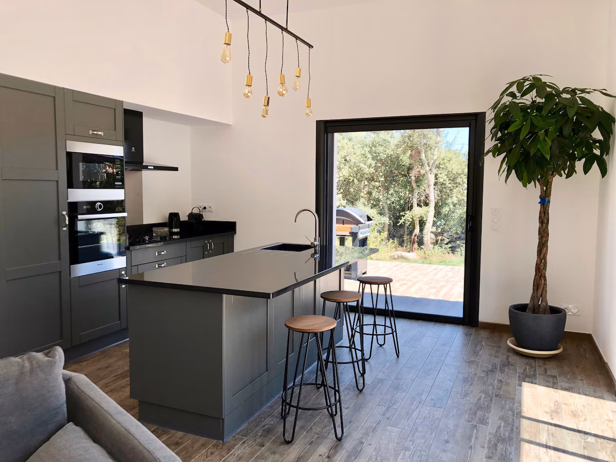 Cuisine ouverte et lumineuse de Villa Avvenenza